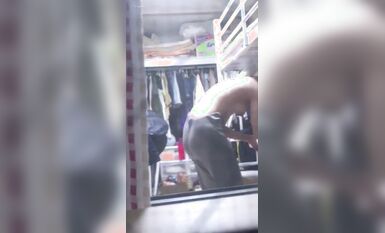 私房流出 精品推薦 五月新流出長期偷拍女生宿舍各種嫩妹 (2)