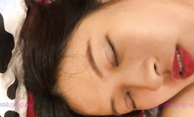 暗黑部落尻語錄！極品巨乳肥臀露臉美女酒後亂性 睡夢中被肏醒無套內射擼點很高完整版 (3)