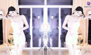 2022最新藏寶圖之舞神一姐『小恩雅』高潮表情加強版 切換VR視角超爆 高清 (4)