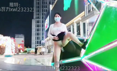 11月最新流出重磅，新晉級推特小騷妹【小瓦力】私拍，畢業就下海，當母狗公共場合露出啪啪肛交芹菜插穴雙通吃精相當狂放 合集（7）