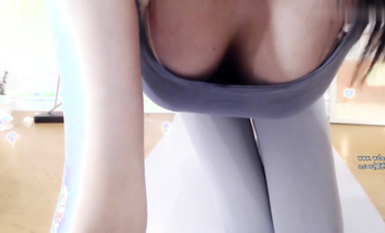 婉兒別鬧《健身教練瑜伽褲美好唇形的示範》