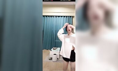 重磅 抖音直播技術性走光 熱舞 露底 美女雲集 (302)