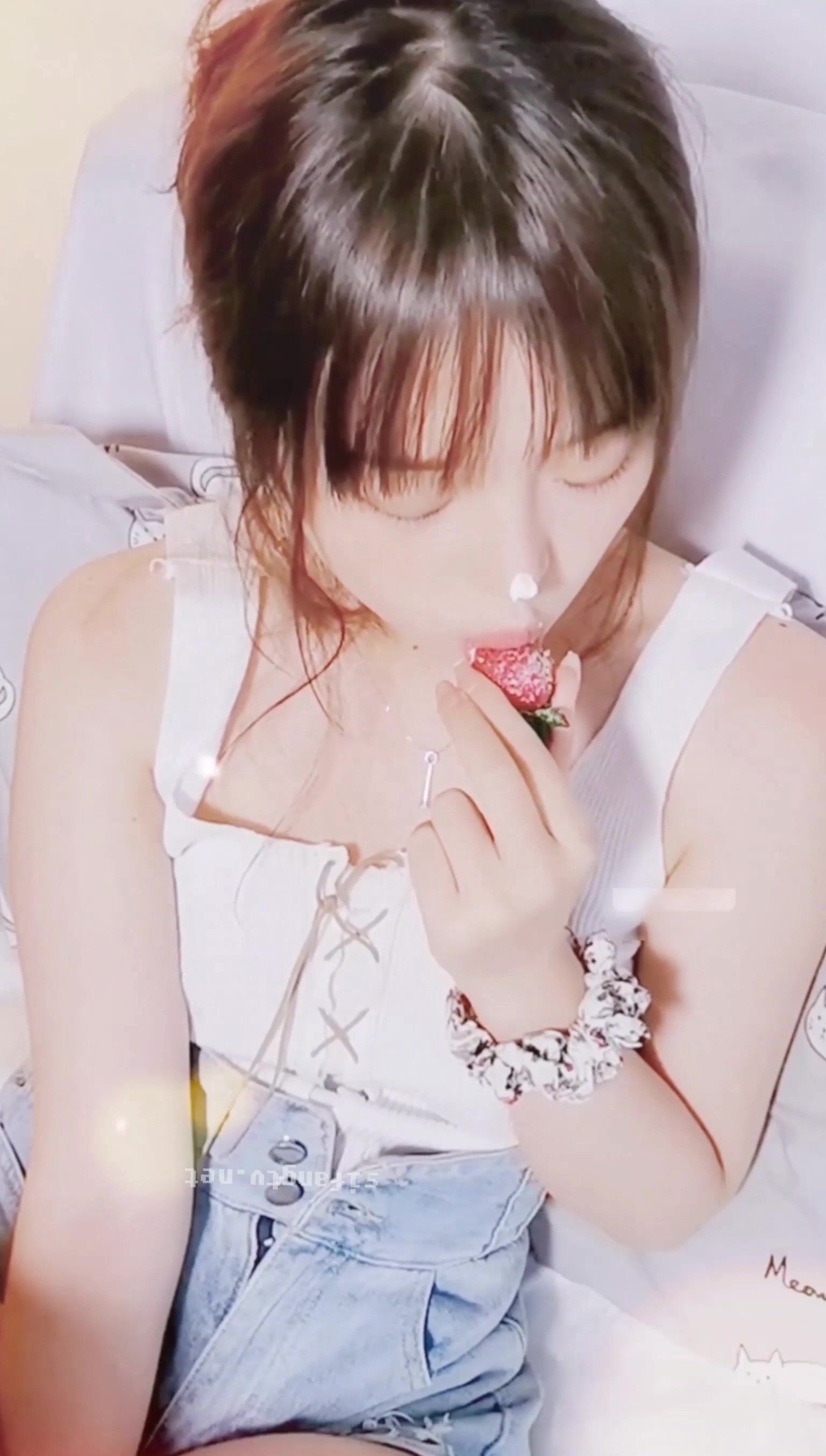 極品網紅美少女嫩妹草莓味的奈奈兔罕露臉高價24套-NO.015 第3季 Vol.01 茶藝課-抹茶味