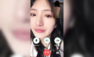 渣男和女友视频，让女友看他操别的女人，女友都看哭了