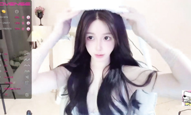 七月最新！黑絲大長腿172CM蘿莉臉超高顏女神【Deepeggs】【Hahaha_ha2】徹底放飛，在一個多小時內竟連續噴10次，這得喝多少水