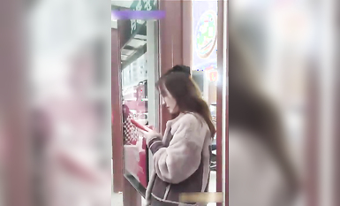 色膽包天頂臀系列-頂射美女大學生