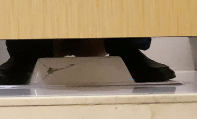 作死廁拍大神 商場美食層蹲守公共女衛連續偸拍多位小姐姐方便 (3)