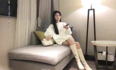 似王祖賢，高端外圍女神，膚白貌美大長腿，會玩會撩，沙發啪啪干佳人