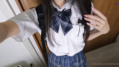 極品校花級嫩妹『Hentai-TV』被擒住雙腿 粉嫩白虎蜜穴被塞入肉棒，小巧的身材被各種姿勢抽插打樁 聲音動聽 上 (10)