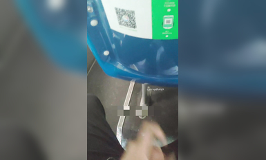 【色膽包天 頂臀系列】爆頭：滋到脖子美女扭頭差點射到臉