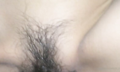 杭州嫩妹獵手 專門挑嫩穴下手 還讓她們介紹自己的閨蜜給他操 實在牛逼 (13)