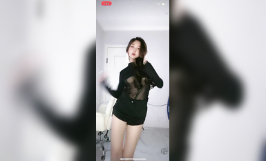 最新《瘋狂抖音》外篇之《抖音擦邊2》顏值主播各顯神通 閃現走光 刷邊尿尿熱舞 扣逼漏奶 (121)