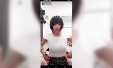 最新《瘋狂抖音》外篇之《抖音擦邊2》顏值主播各顯神通 閃現走光 刷邊尿尿熱舞 扣逼漏奶 (84)