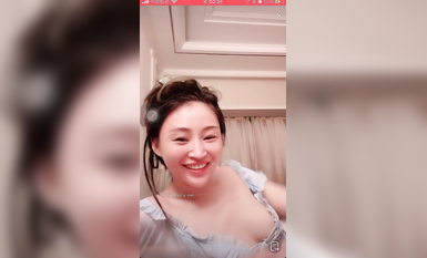 最新《瘋狂抖音》外篇之《抖音擦邊2》顏值主播各顯神通 閃現走光 刷邊尿尿熱舞 扣逼漏奶 (189)