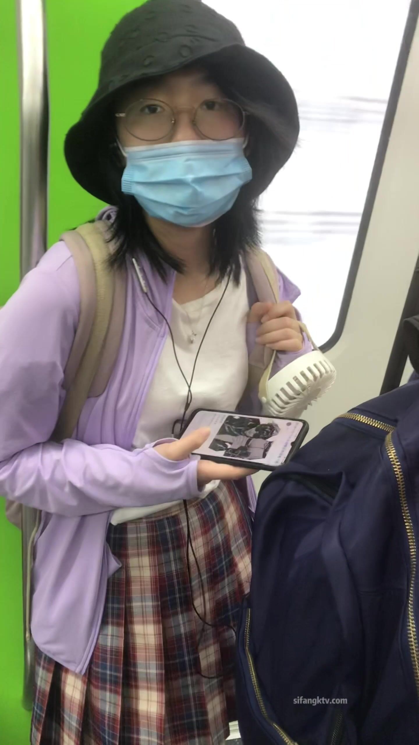 學生妹 抄底 稀缺學妹專場專業抄底靚麗學生妹JK制服掀裙開閃光燈強抄看的心驚肉跳太刺激超清4K原版(49)